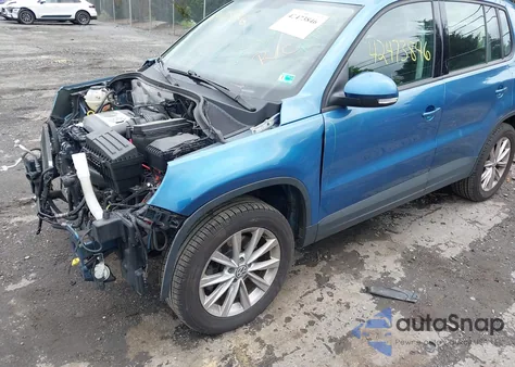 2018 Volkswagen Tiguan Limited 2.0T z USA, uszkodzony, nr VIN WVGAV7AX8JK003868